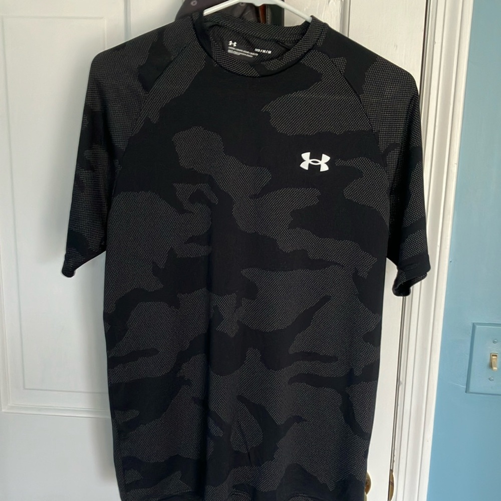 Underarmour workout shirt